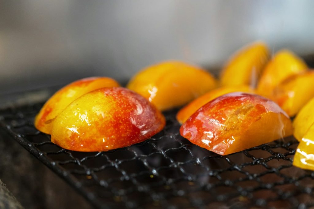 gegrilltes Obst Pfirsiche
