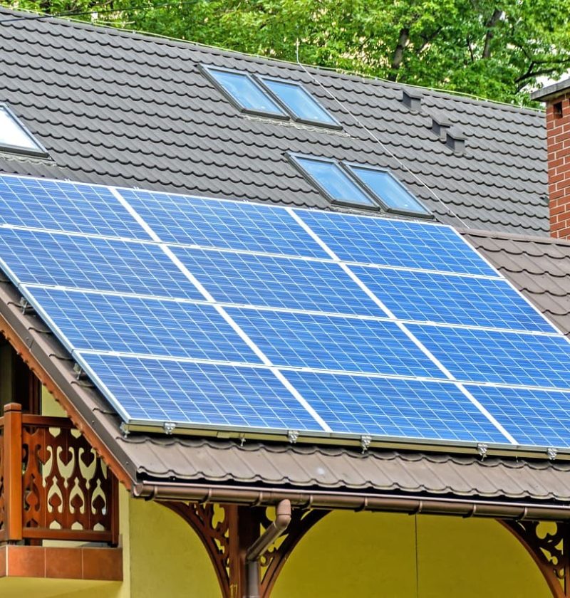 Solarpanelen auf dem Dach